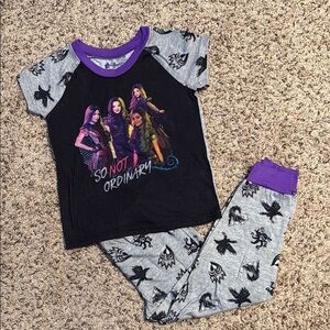 Disneys Descendants 3 size 6 pajama set